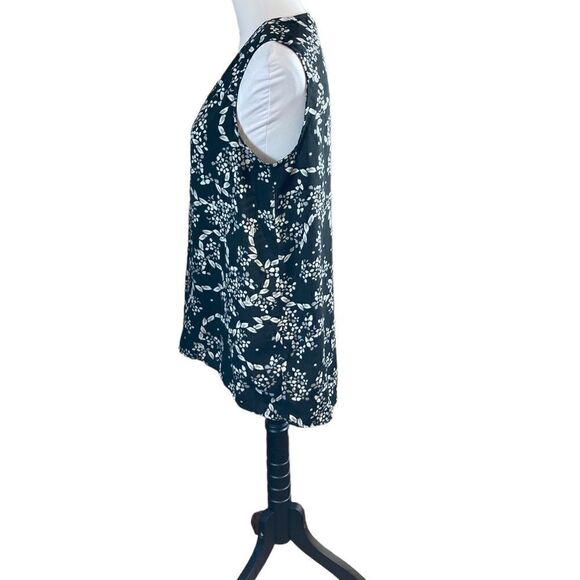 2 Medium Printed Blouses, Size M - Picture 10 of 14